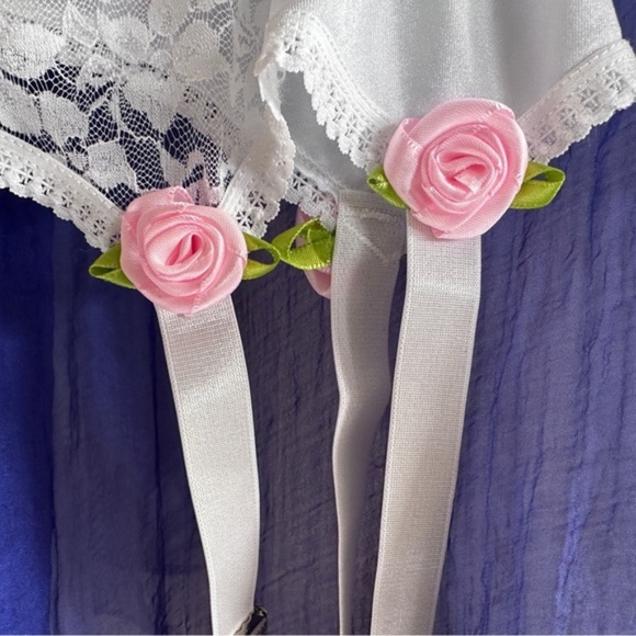 XXL White Burlesque style 6 Strap Garter Belt with beautiful pink lace & Roses - Picture 6 of 10